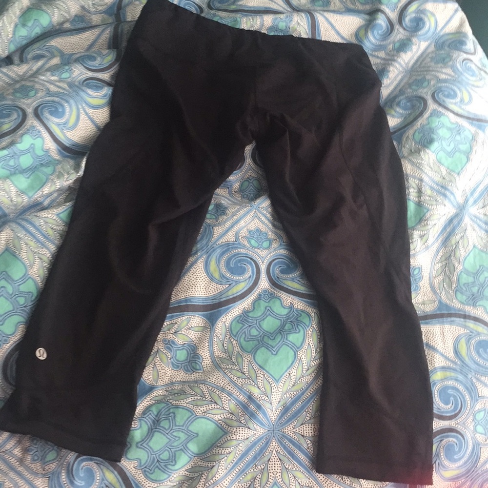 Black Lululemon yoga Capri pants